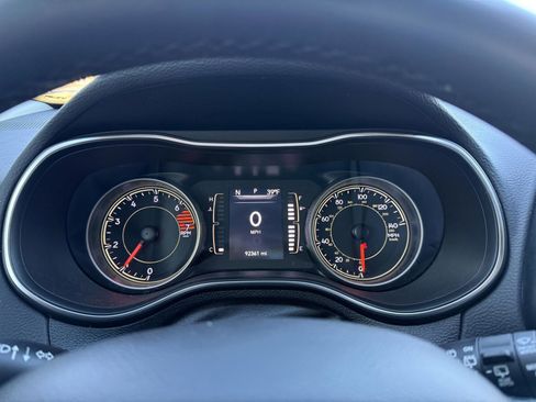 Used 2019 Jeep Cherokee Latitude Plus image 18