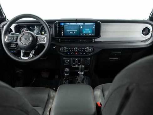 Used 2025 Jeep Wrangler Unlimited Sahara w/ Safety Group AWD/4WD image 10