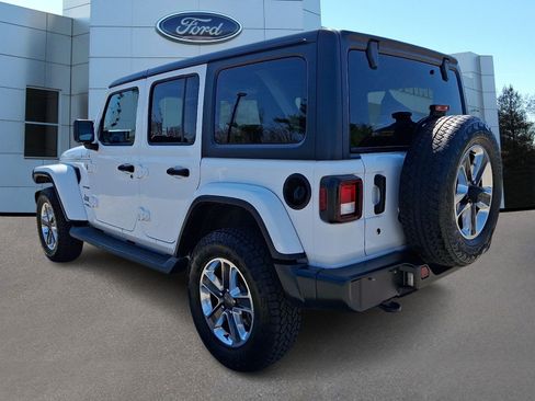 Used 2018 Jeep Wrangler Unlimited Sahara w/ Cold Weather Group AWD/4WD image 5