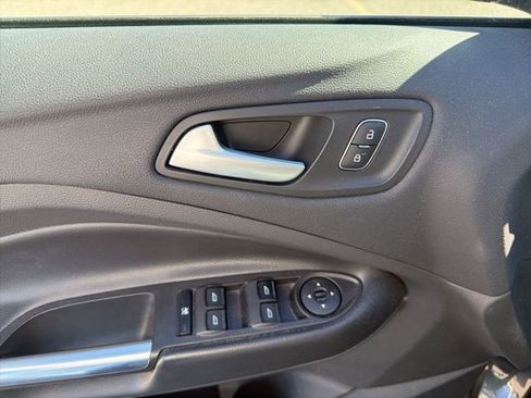 Used 2018 Ford Escape SE w/ SE Sync 3 Package AWD/4WD image 15
