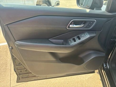 Used 2025 Nissan Rogue Platinum FWD image 20
