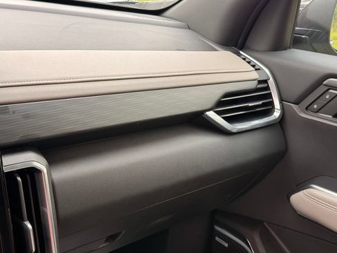 Used 2026 GMC Acadia Elevation w/ Elevation Premium Package FWD image 20