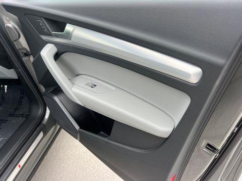 Used 2025 Audi Q5 2.0T Premium image 14