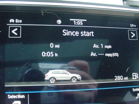 Used 2022 Volkswagen Tiguan SE image 24