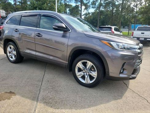 Certified 2019 Toyota Highlander Limited AWD/4WD image 10