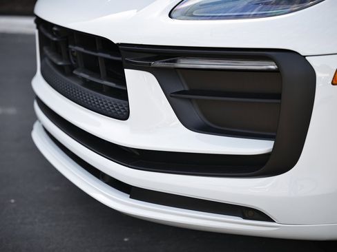 New 2026 Porsche Macan image 9