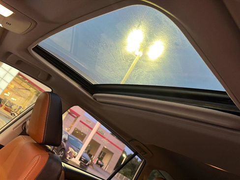 Used 2018 Toyota RAV4 Limited FWD image 31
