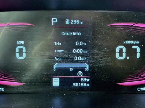 Used 2025 Kia Soul LX w/ LX Technology Package FWD image 19