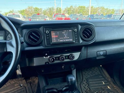 Used 2016 Toyota Tacoma SR RWD image 17