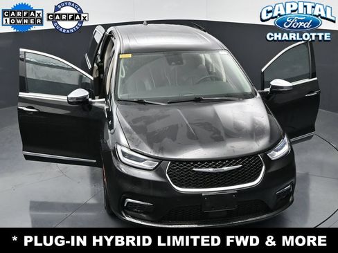 Used 2023 Chrysler Pacifica Limited FWD image 34