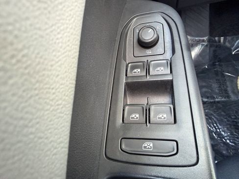 Used 2022 Volkswagen Taos SE w/ Panoramic Sunroof Package image 27