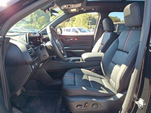Used 2026 Chevrolet Traverse RS w/ LPO, Floor Liner Package AWD/4WD image 2