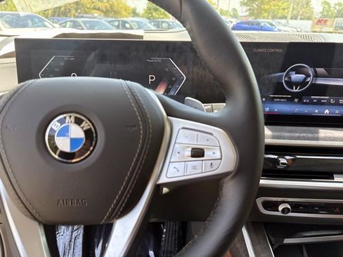 Used 2025 BMW X7 xDrive40i AWD/4WD image 32
