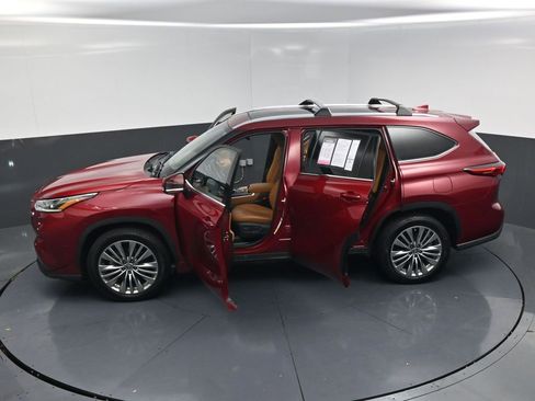 Used 2021 Toyota Highlander Platinum image 29