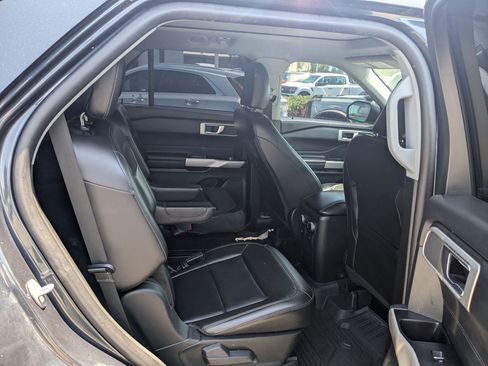 Used 2023 Ford Explorer XLT w/ Equipment Group 202A AWD/4WD image 32