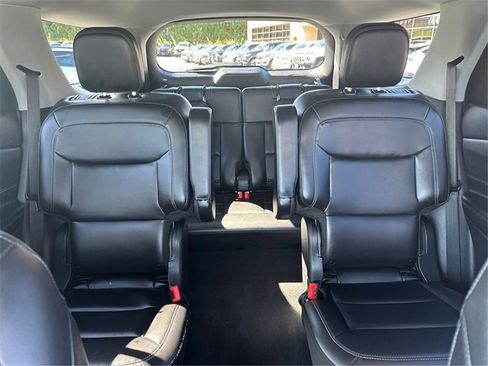 Certified 2022 Ford Explorer XLT w/ Equipment Group 202A image 18