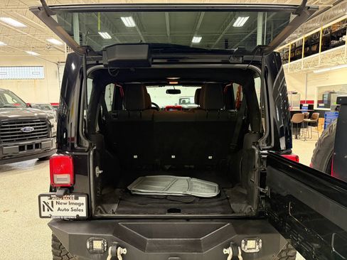 Used 2015 Jeep Wrangler Unlimited Sahara w/ Connectivity Group image 22