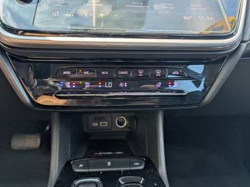 Used 2022 Chevrolet Bolt EUV LT w/ Convenience Package FWD image 24