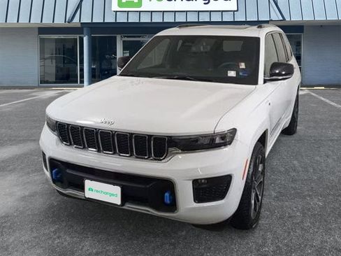 Used 2022 Jeep Grand Cherokee Overland w/ Luxury Tech Group IV AWD/4WD image 1