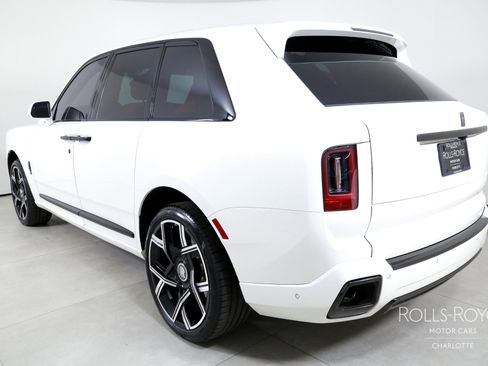 Used 2025 Rolls-Royce Cullinan Black Badge image 8