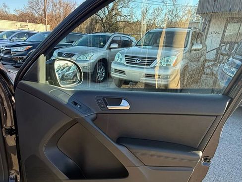 Used 2016 Volkswagen Tiguan S image 11