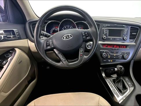 Used 2023 Hyundai Elantra SEL w/ Preferred Accessory Package FWD image 5