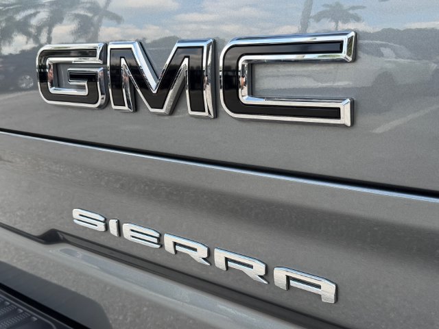 Used 2022 GMC Sierra 1500 Elevation w/ LPO, Elevation Black Package AWD/4WD image 9