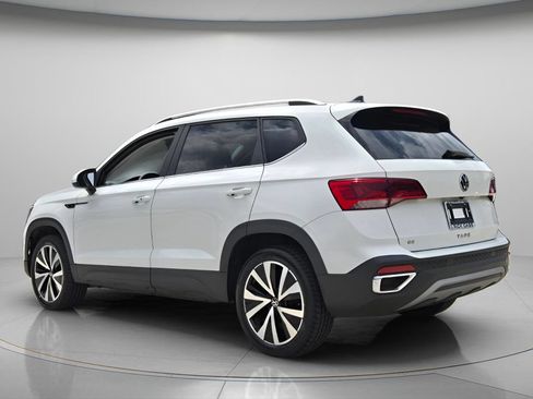 Certified 2023 Volkswagen Taos SE FWD image 4