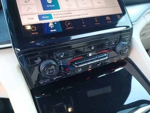 Certified 2024 Jeep Grand Cherokee Limited image 16