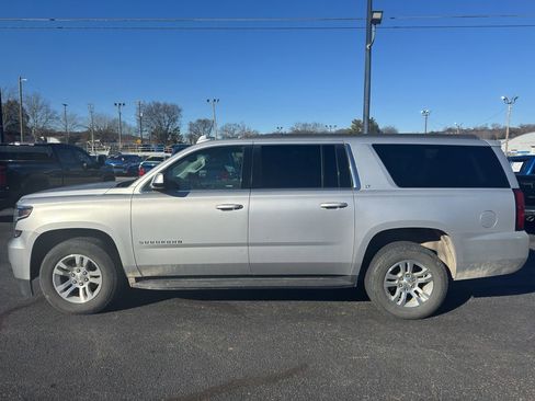 Used 2019 Chevrolet Suburban LT image 7