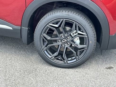 New 2026 Nissan Kicks SR AWD/4WD image 9