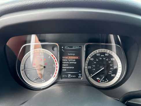 Used 2017 Nissan Titan SL AWD/4WD image 10