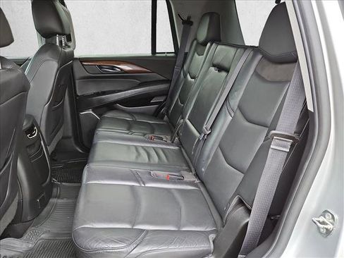 Used 2019 Cadillac Escalade Luxury AWD/4WD image 19