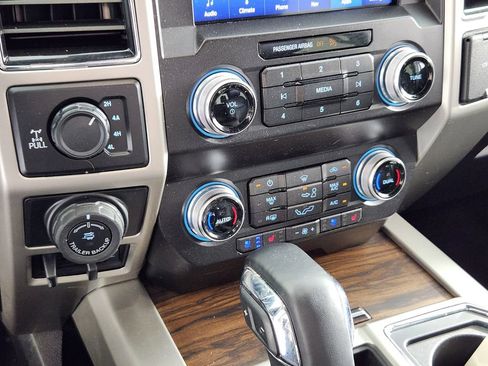 Used 2019 Ford F150 Lariat w/ Equipment Group 502A Luxury AWD/4WD image 24