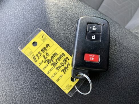 Used 2020 Toyota Tacoma TRD Sport w/ Technology Package image 41