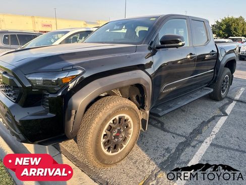 Used 2025 Toyota Tacoma TRD Off-Road w/ TRD Off Road Premium Package AWD/4WD image 12