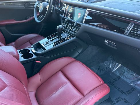 Used 2022 Porsche Macan image 16