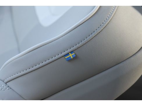 Certified 2025 Volvo EX90 Ultra image 40