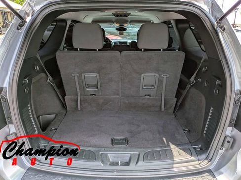 Used 2018 Dodge Durango SXT w/ 3rd Row Seating Group RWD image 16