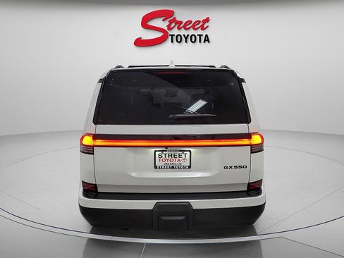 Used 2025 Lexus GX 550 w/ Accessory Package (2T) image 3