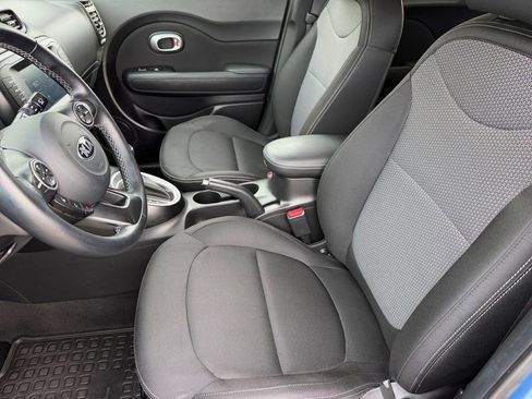 Used 2019 Kia Soul + FWD image 10