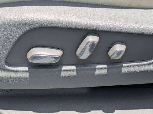 Certified 2023 Cadillac XT5 Premium Luxury w/ LPO, Premium Carpet Package FWD image 18