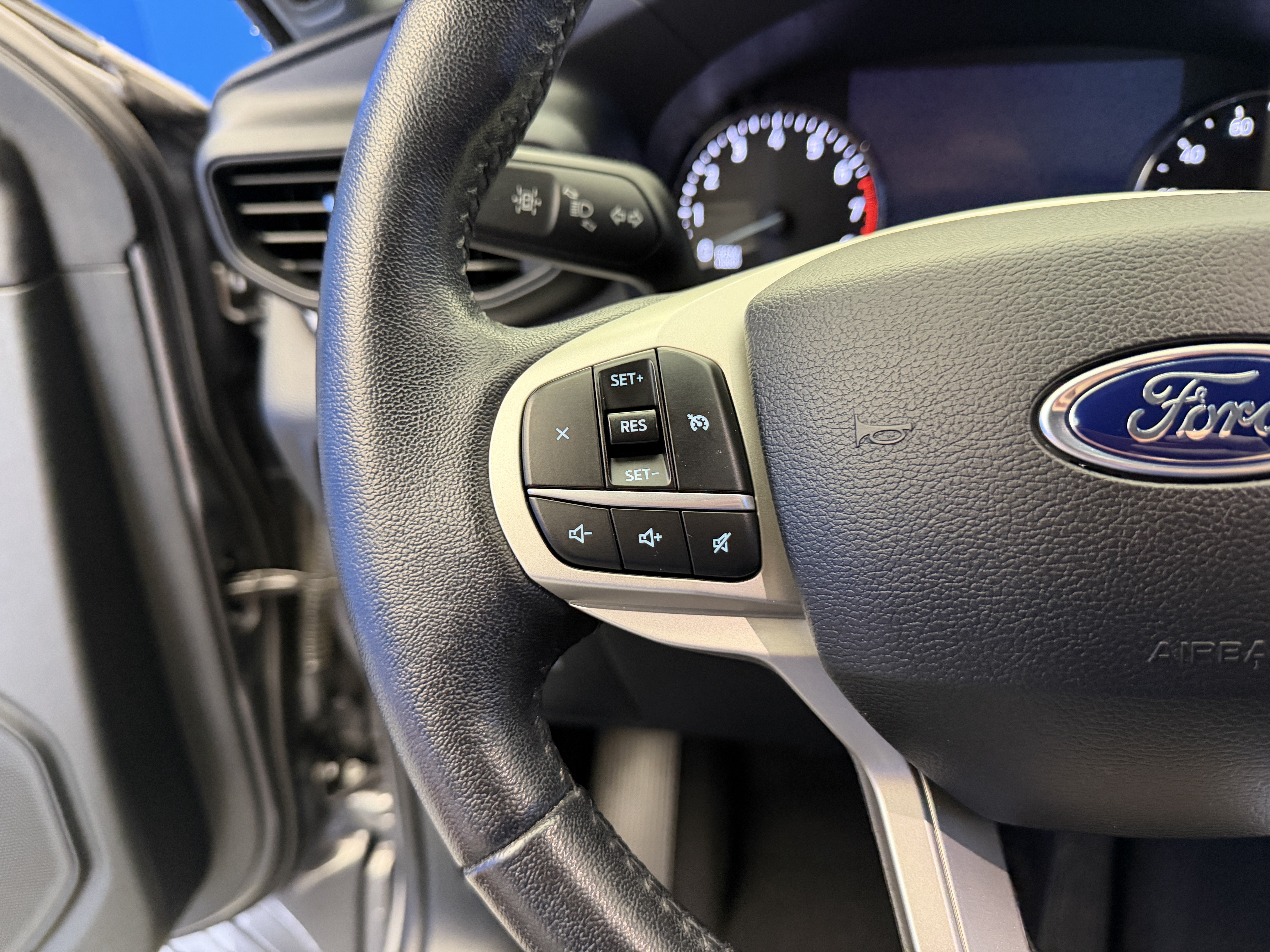 Used 2021 Ford Explorer XLT RWD image 16