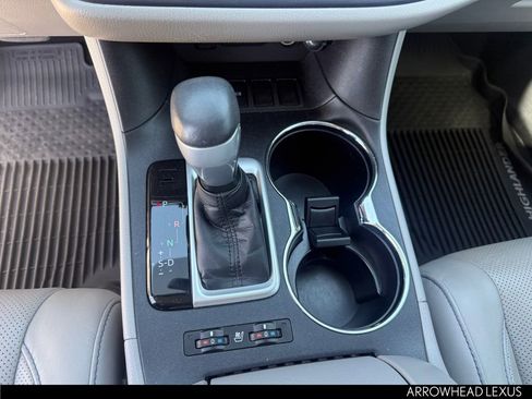 Used 2018 Toyota Highlander Limited image 23