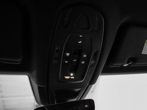 Used 2024 Porsche Cayenne image 32