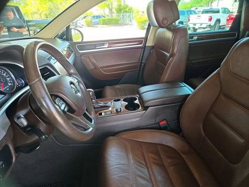 Used 2013 Volkswagen Touareg VR6 image 37