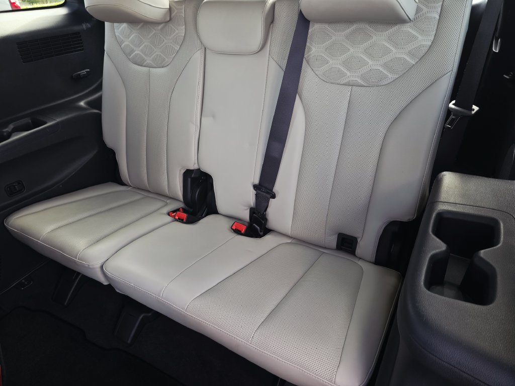 Used 2022 Hyundai Palisade Limited w/ Cargo Package FWD image 16