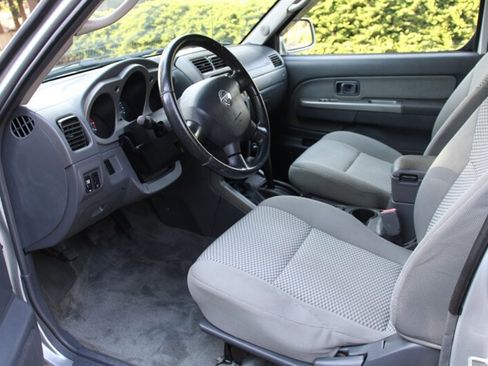 Used 2002 Nissan Frontier SE AWD/4WD image 5