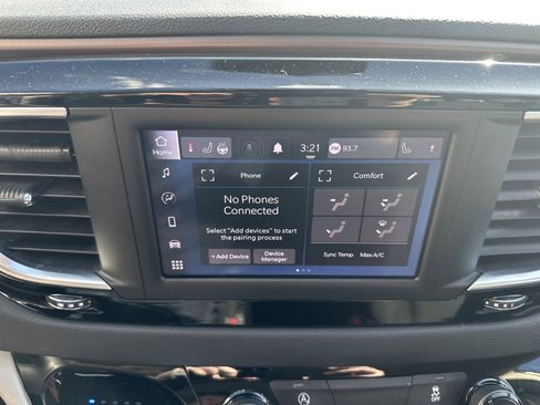 Used 2023 Chrysler Voyager LX image 14