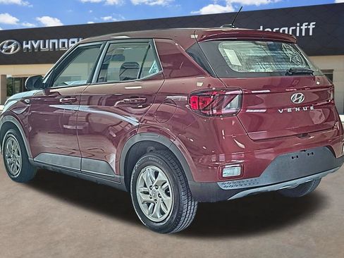 Used 2025 Hyundai Venue SE FWD image 3